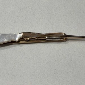Vintage Gold and Pearl Rifle Tie Clip